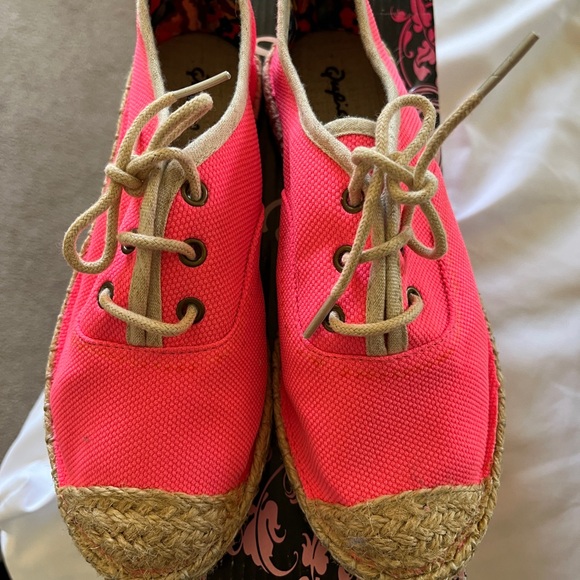 Neon pink size 5 1/2 fabric sneakers - Picture 5 of 6